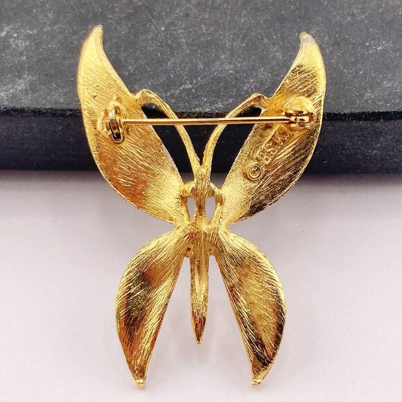 BSK Vintage brushed gold tone metal butterfly brooch ~ 1950s 1960s insect pin - Picture 8 of 8